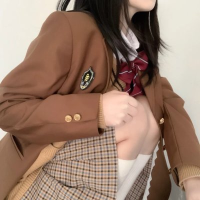 一位站立的人